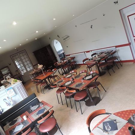 Hotel Restaurant Le Chalet Guéméné-Penfao Eksteriør billede